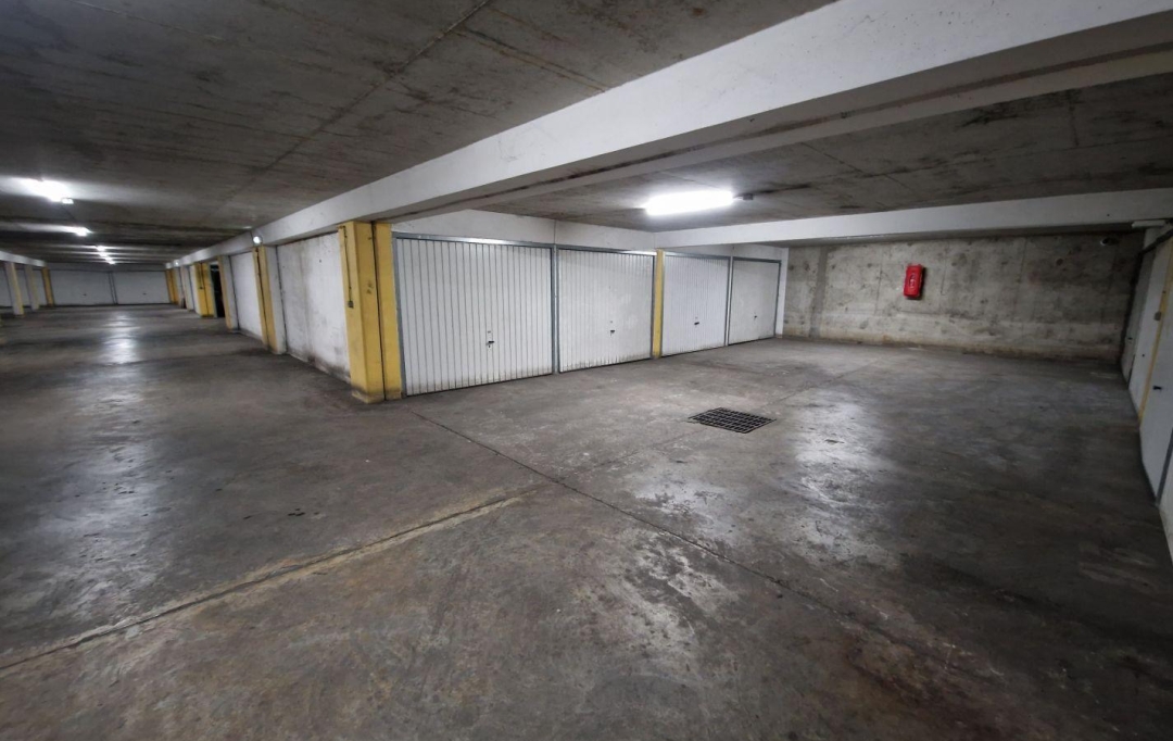 Annonces LATOURDESALVAGNY : Garage / Parking | VILLEURBANNE (69100) | 13 m2 | 21 000 € 