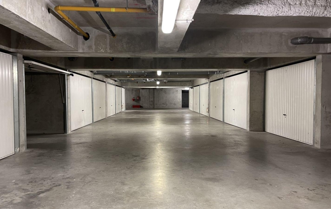 Annonces LATOURDESALVAGNY : Garage / Parking | LYON (69008) | 16 m2 | 18 000 € 